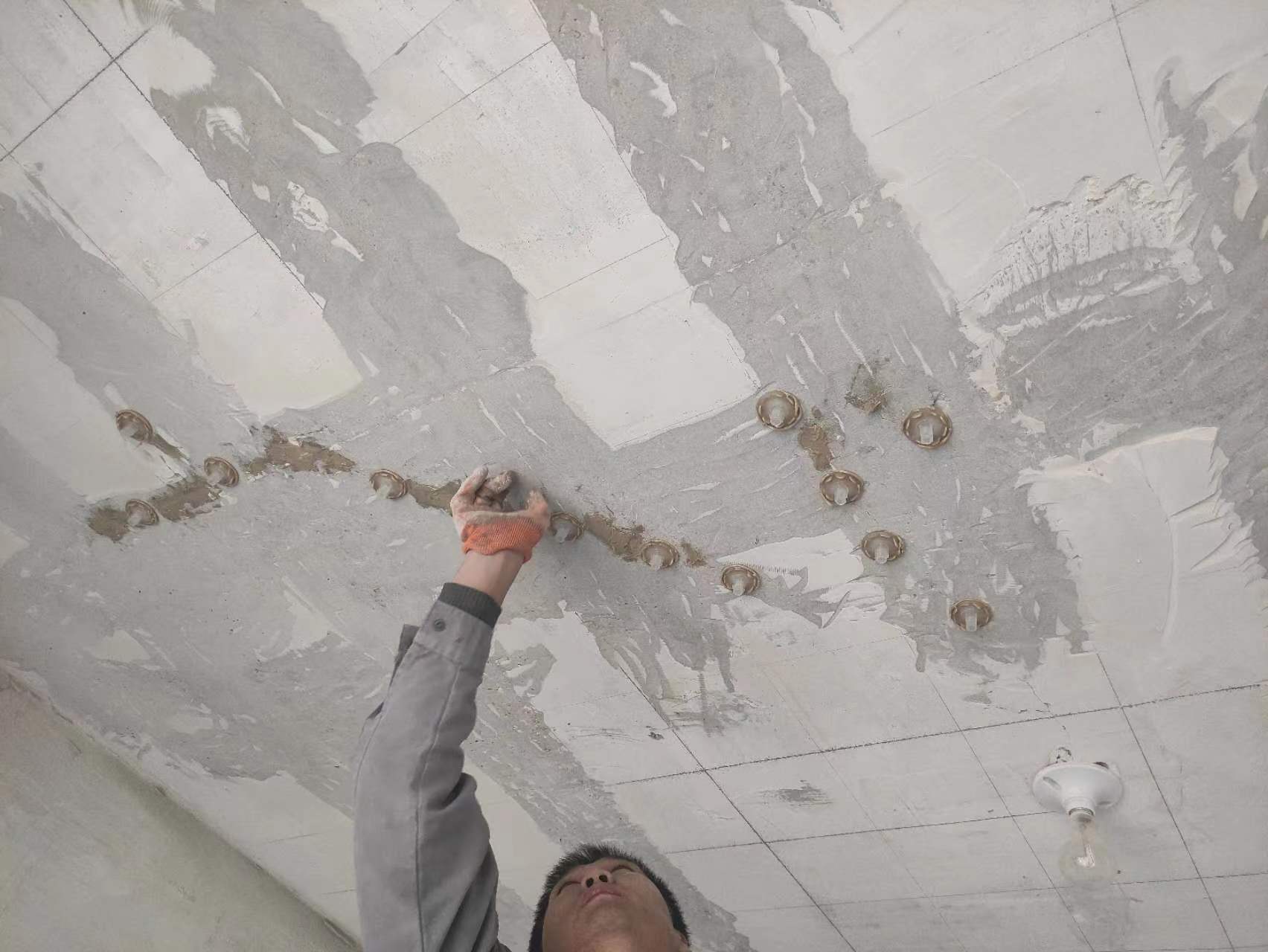 凤城混凝土楼板裂缝为什么会开裂?怎么修补?